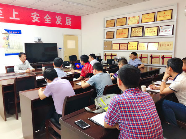 中國(guó)石油集團(tuán)測(cè)井有限公司生產(chǎn)測(cè)井中心第一項(xiàng)目部攜手賽為開展PTW交流溝通會(huì)議 中國(guó)石油集團(tuán)測(cè)井有限公司生產(chǎn)測(cè)井中心第一項(xiàng)目部攜手賽為開展PTW交流溝通會(huì)議