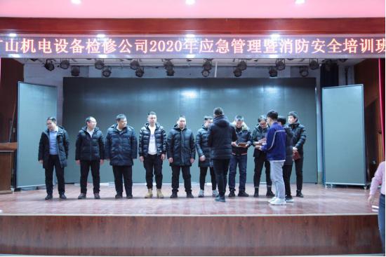 課程結(jié)束頒發(fā)優(yōu)秀學(xué)員證書(shū)